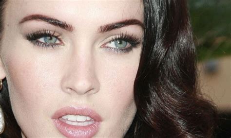 megan fox pouce|Ces célébrités sont nées avec une particularité。